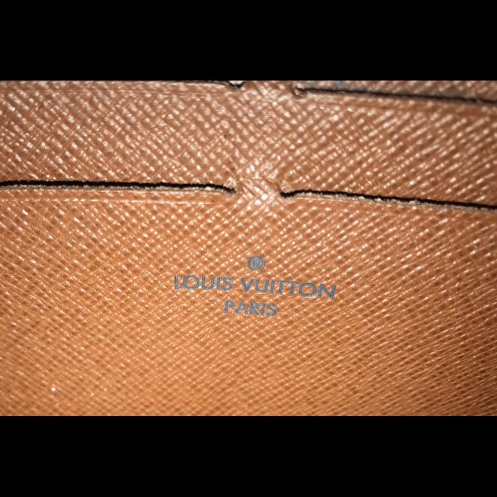 % Authentic Louis Vuitton Zippy Wallet - Picture 6 of 8